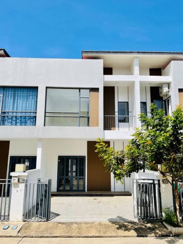 វីឡាកូនកាត់លក់នៅអរិយក្សត្រ ចតុមុខ ស៊ីធី (Chaktomuk City)