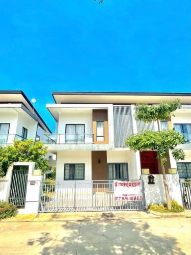 ផ្ទះវីឡាភ្លោះលក់ ប្រភេទVTS ​ក្នុងបុរីចតុមុខ​ស៊ីធី១ ស្វាយជ្រុំ​ លក់បន្ទាន់