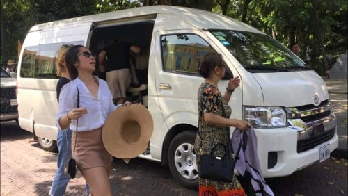 Toyota haice 11 seat