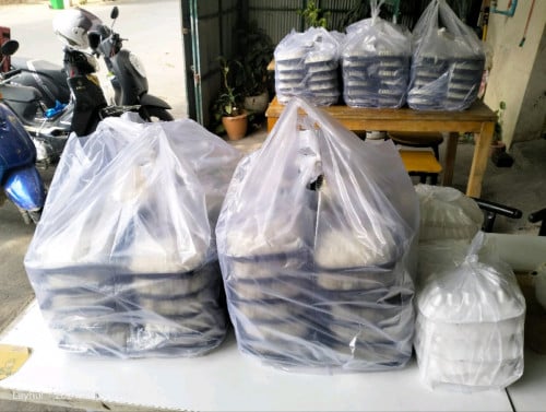 ជំរាបសួរ ខាងយើងខ្ញុំមានទទួលធ្វើបាយម្ហូប និងគ្រឿងញ៉ាំលេង ដឹកជញ្ជូនដល់ទីតាំងកន្លែងធ្វើការ