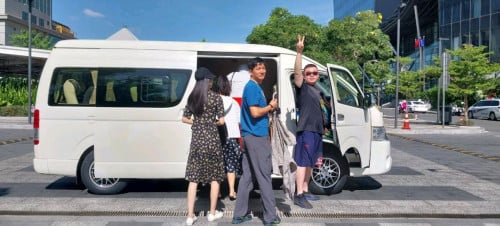 Toyota haice 11 seat