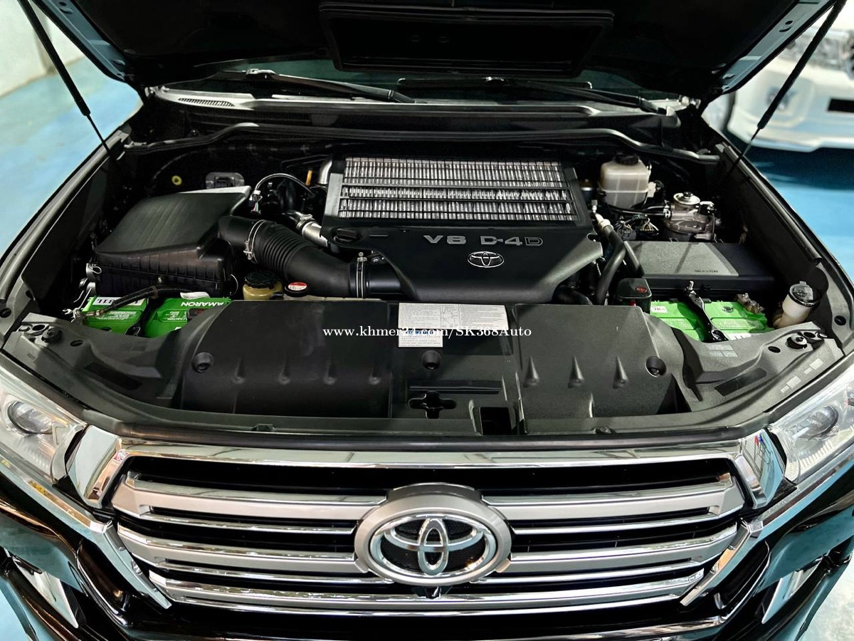 Toyota Land Cruiser GXR Arab 2016 V8 សាំង Price 85500.00 in Tuek L