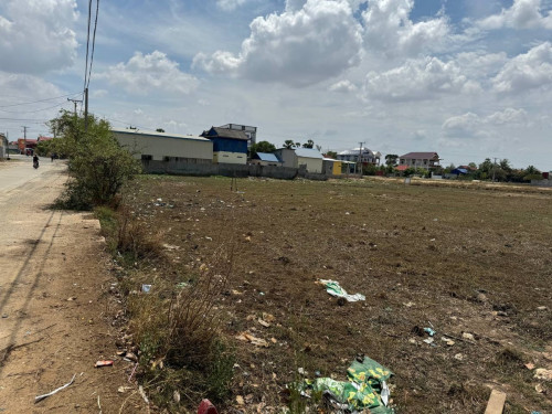 ដីលក់ប្រញាប់ 土地急售