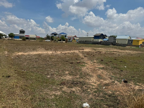 ដីលក់ប្រញាប់ 土地急售