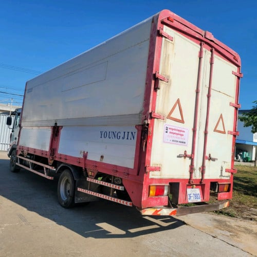 ឡានដឹកទំនិញសំរាប់ជួលដឹក និង ជួលខែ Truck for rent