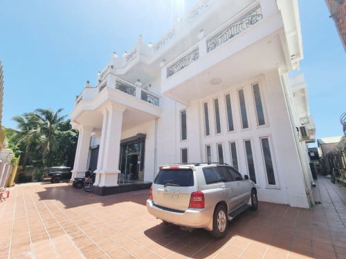 ដី និងអគារលក់បន្ទាន់ ក្នុងតម្លៃពិសេស  តម្លៃក្រោមទីផ្សារ នៅតំបន់បឹងកក់១ ខណ្ឌទួលគោក