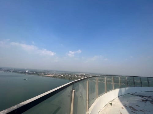 Big Penthouse near Riverside