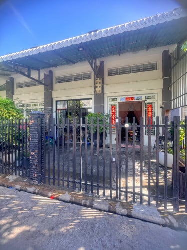 ផ្ទះលក់២ល្វែងជាប់គ្នា