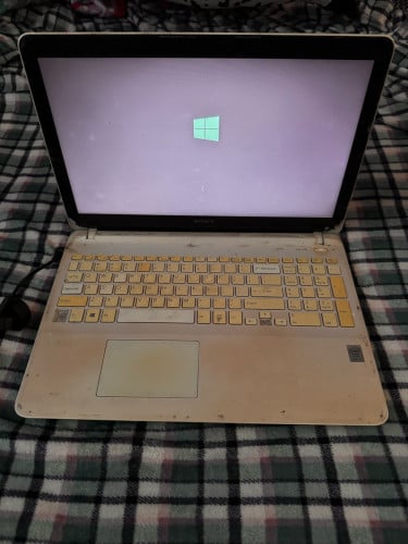 Laptop Sony I3 ram 3
