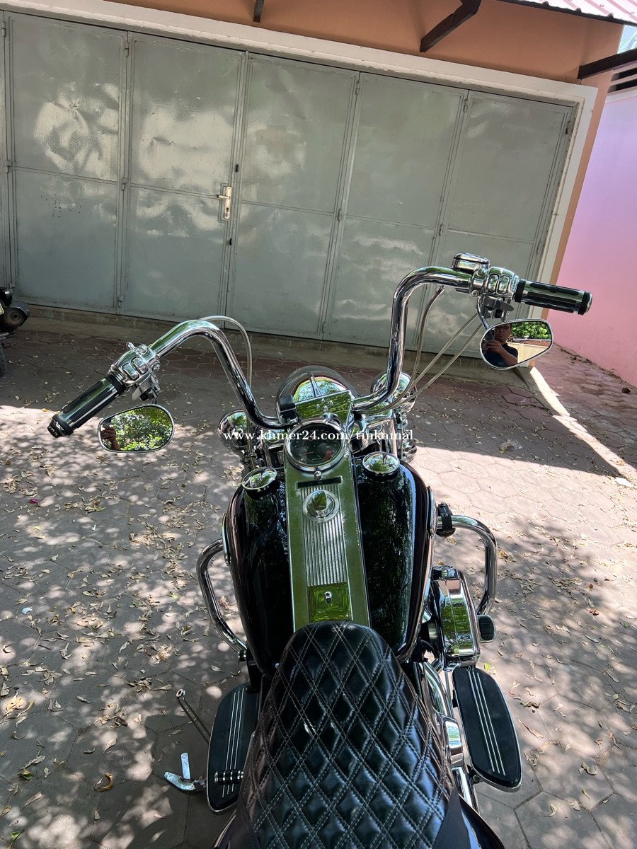 Harley Davidson Road King Chicano Price $6350.00 in Preaek Pra ...