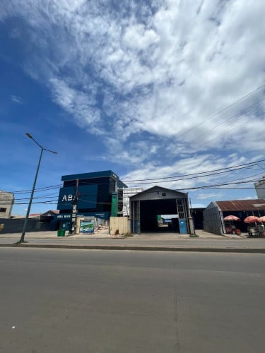 ដីមុខផ្លូវជាតិលេខ៥ ទីតាំងល្អ ចំងាយពីស្ពានលីយ៉ុងផាត់  ជិតផ្សារ ខណ្ឌព្រែកព្នៅ, រាជធានីភ្នំពេញ