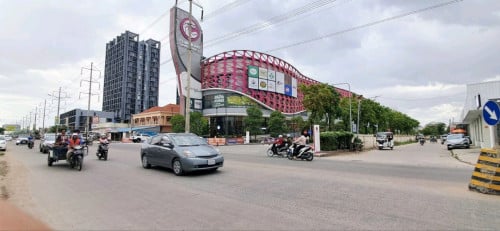 ដីលក់បន្ទាន់ជាប់បុរីជីបម៉ុង