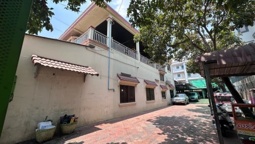 ផ្ទះសំរាប់លក់នៅផ្សារច្រាំងចំរេះ ឬស្សីកែវ ភ្នំពេញ