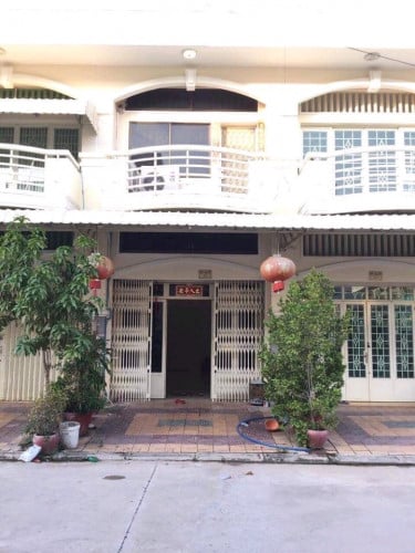 ផ្ទះលក់អាជីវកម្ម ក្រោមទីផ្សារ airway complex