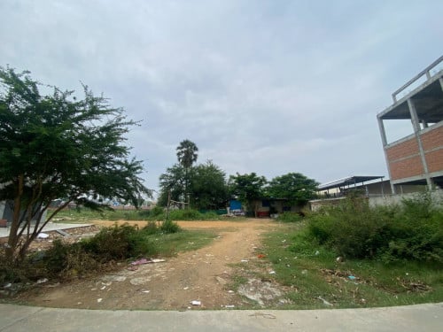 ដីសម្រាប់លក់ ទីតាំង​នៅចំការដូង ជិត បុរី ប៊ុនលី