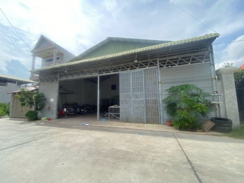 ឃ្លាំងសម្រាប់លក់ នៅព្រៃស ជិត បុរីពិភពថ្មីព្រៃស