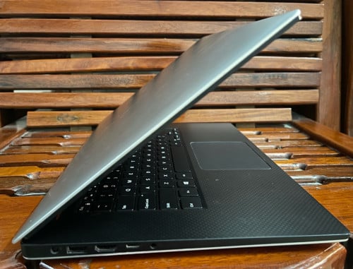 Dell Pricision 5510 15 inch Ram 16 SSD 256 Core i5 ប្រញាប់តិចហើយ មកមុនបានមុន