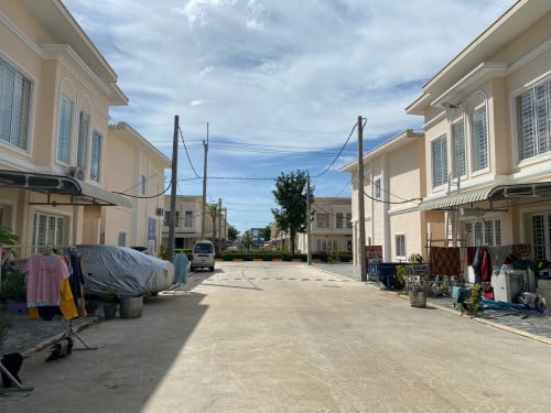 ផ្ទះលក់52000$ឬជួល150$ក្នុងបុរីMLមង្គល​ ក្រោយសង្កាត់កំបូល800m