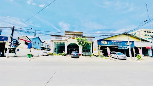 Commercial Showroom-Shop-Restaurant For Rent Along Busy Area of Phnom Penh Thmei, 20x60m, 4,000$