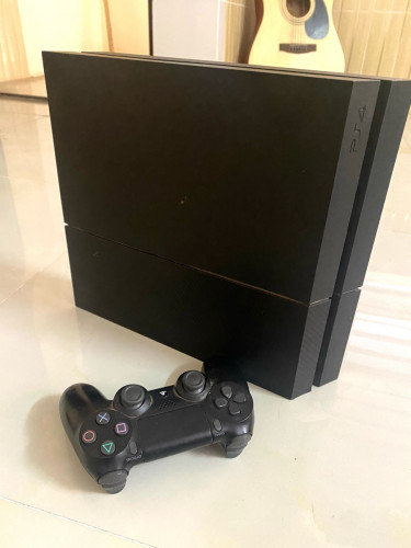 Sell ps4 fat 500 120$