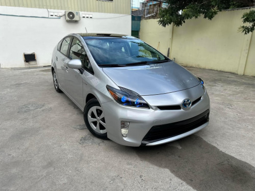 \ud83d\ude98Prius 2013 option 4 deluxe solar