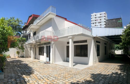 5 Bedrooms Villa available for rent Boeng Trobek Area