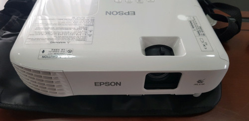 Projector EPSON EB-E01 \u27a1\ufe0fSOLD OUT