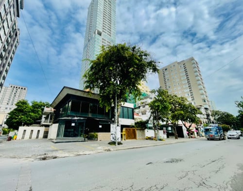 Commercial Corner Restaurant-Shop Along Prime Area of Independent Monument, 02 Floors, 8,900$