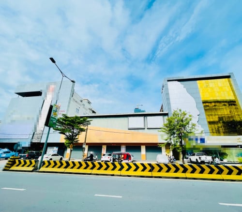 Commercial Showroom-Shop For Rent Along Main Road, 25x30m, 13,000$, Good For All Business