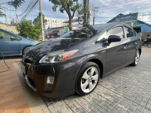 ឡានលក់បន្ទាន់ Prius Option 4