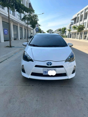 លក់ប្រញាប់ Prius C 2012 full option