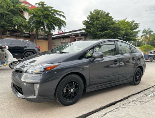 Toyota Prius Gray 2014 Option 3 Solar