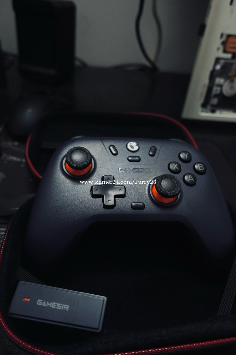 thumbnail image 2 of GameSir Nova Lite Wireless Controller - Hall Effect Joysticks, 2.4G & Bluetooth For PC, Switch, Mobile & Steam Deck 2 of 11