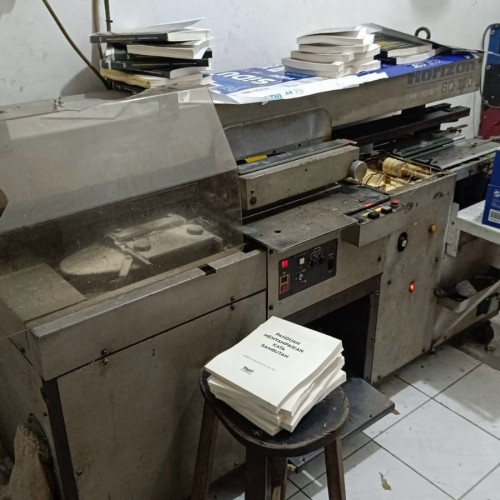 ម៉ាស៊ីនបិតសៀវភៅ Book binding machine in Chaom Chau 1, Por Senchey