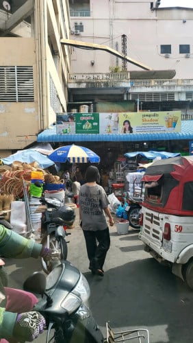 អាគារអូឬស្សីកែង(មាន2តូប) ក្នុងផ្សារអូរឬស្សី សម្រាប់លក់ ជាន់ក្រោម មានចំណូលស្រាប់