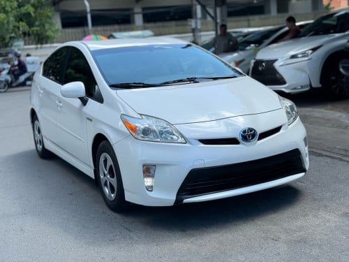 Prius 2012 option 4 ក្នុងលឿង ហ្សុិន១ជុំ