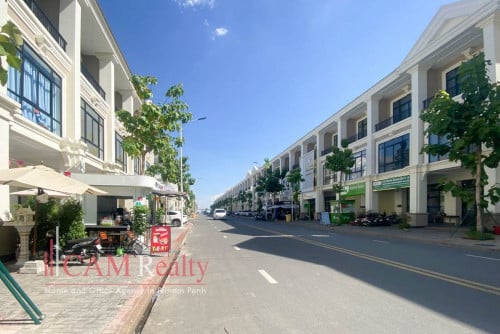 ផ្ទះអាជីវកម្មសំ​រាប់ជួលទីតាំងនៅក្នុងបុរីប៉េងហួតបឹងស្នោរ