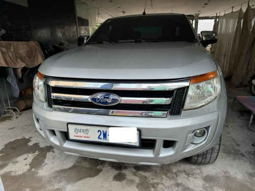 Ford Ranger XLT ម៉ាសុីន3.2 ទឹកថ្នាំ90%