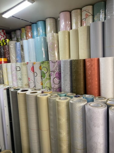 មានទទួលបិតស្កុតជញ្ជាំងផ្ទះ បិតកញ្ចក់តាមផ្ទះអគារតូចធំហើយនិងមានក្រាលព្រំ ការ៉ូជ័រគ្រុប់ប្រភេទ