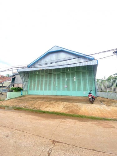 ឃ្លាំងសម្រាប់ជួល