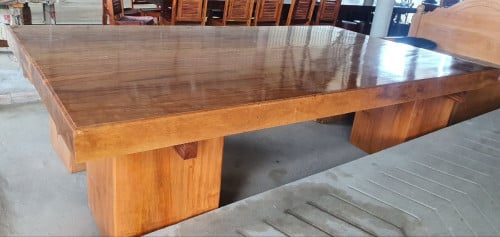 តុលក់ឈើប្រណិតចំបក់ក្អែក