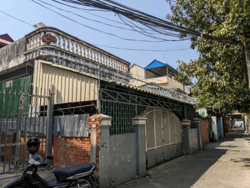 លក់បន្ទាន់ នៅជិតផ្សារដើមថ្កូវ