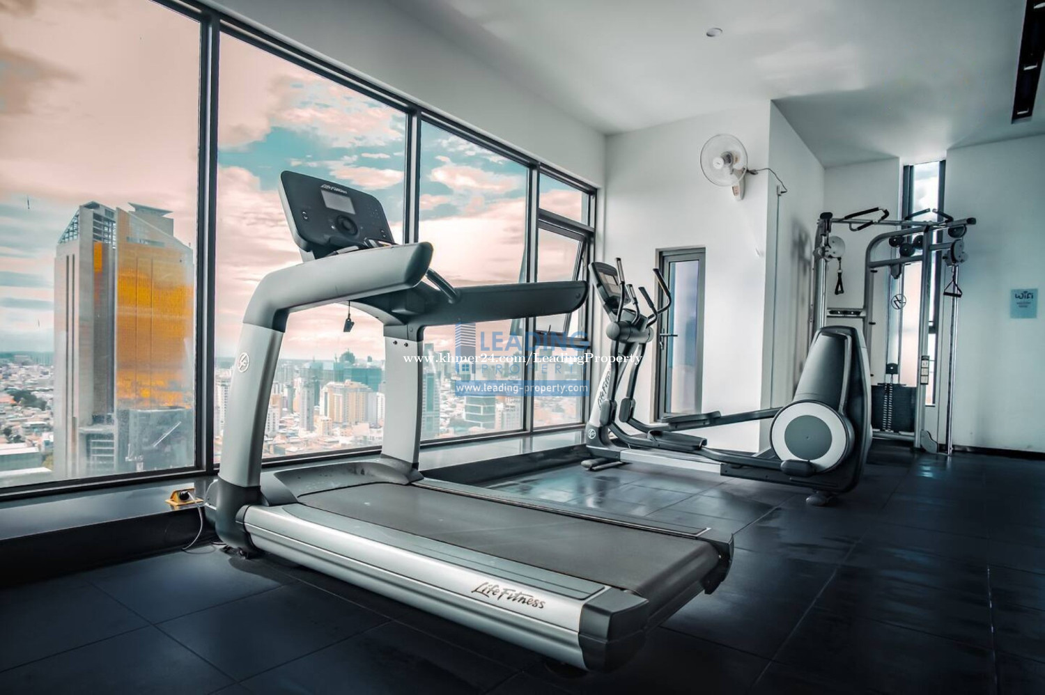 N643 | Beautiful Studio in BKK1 with Rooftop pool, Gym, Sky Bar តំលៃ ...