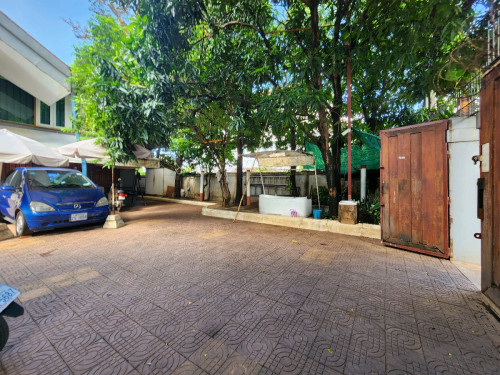 5 Bedrooms villa for sale in Phnom Penh Thmey