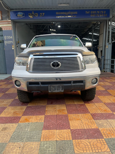 Tundra 2012 Platinum ឈ្នាន់ អូតូ ទេីបទម្លាក់ពី ទូរ អត់ទាន់លាងទឹក