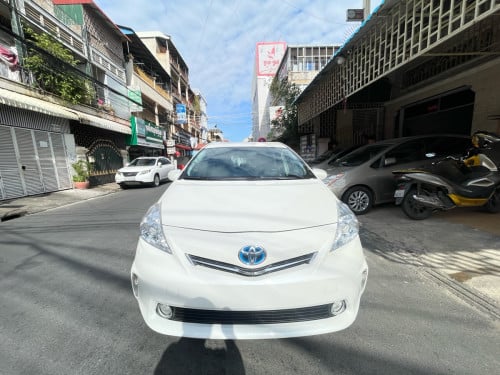 Toyota Prius V 2012 option5 ឡានថ្មី ឃ្មុំសុីន