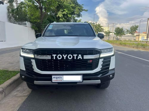 Toyota Land Cruiser ឆ្នាំ2023 GR-Sport Full option