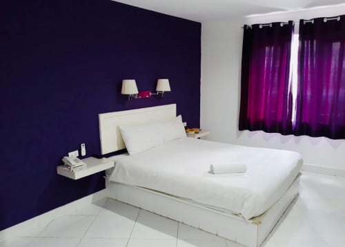 Hotel For Rent Near Riverside & Wat Phnom Area, 04 Floors, 52 Rooms, 10,000$