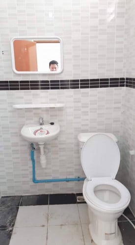 បន្ទប់ជួលទឹកថ្លា