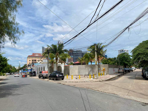 ដីកែងសម្រាប់ជួល(Corner land for rent)